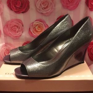 Bandolino Pewter Wedge Show